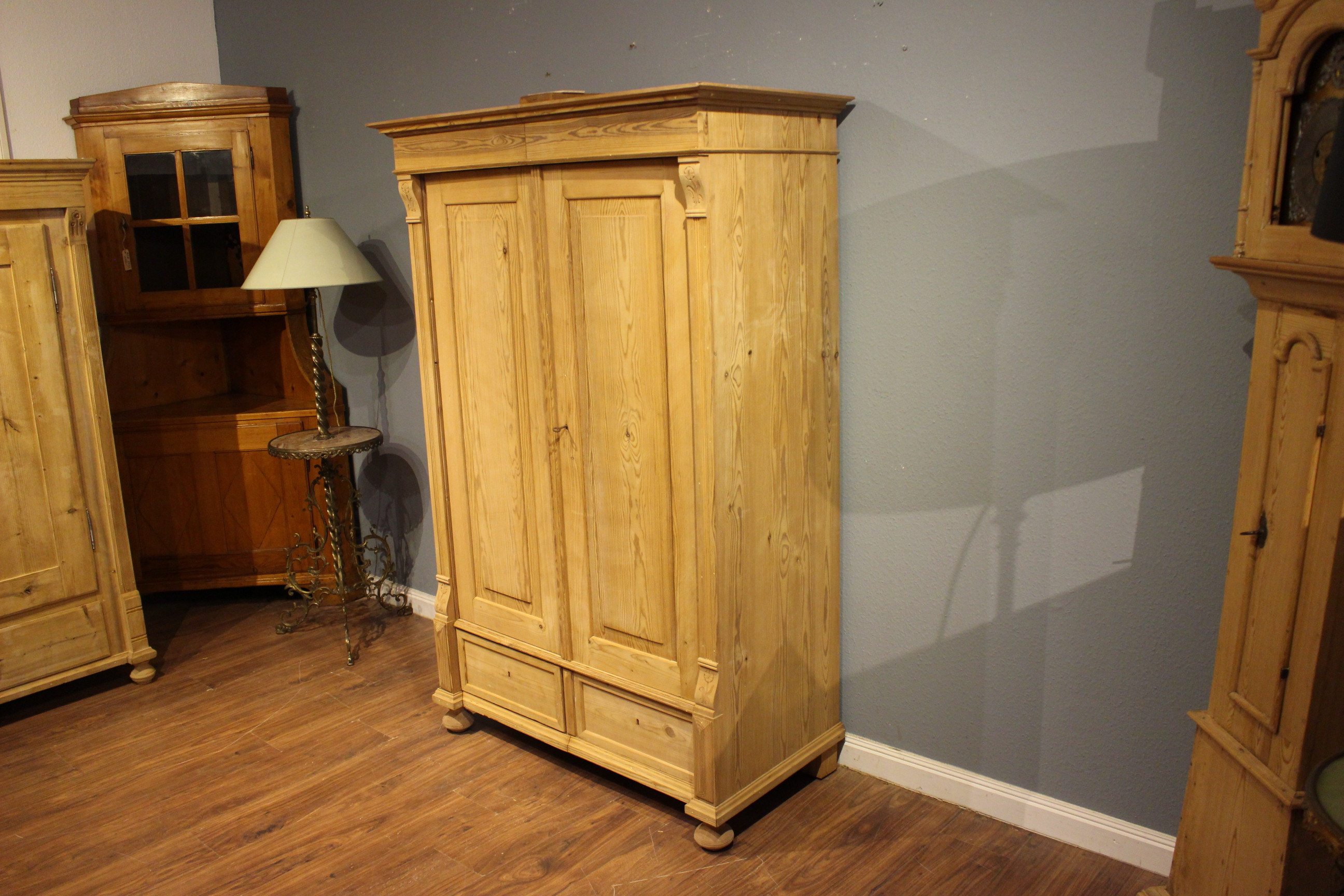 Kleiderschrank, Wäscheschrank, Kiefer, Jugendstil, zweitürig (Art.-Nr. 04001)