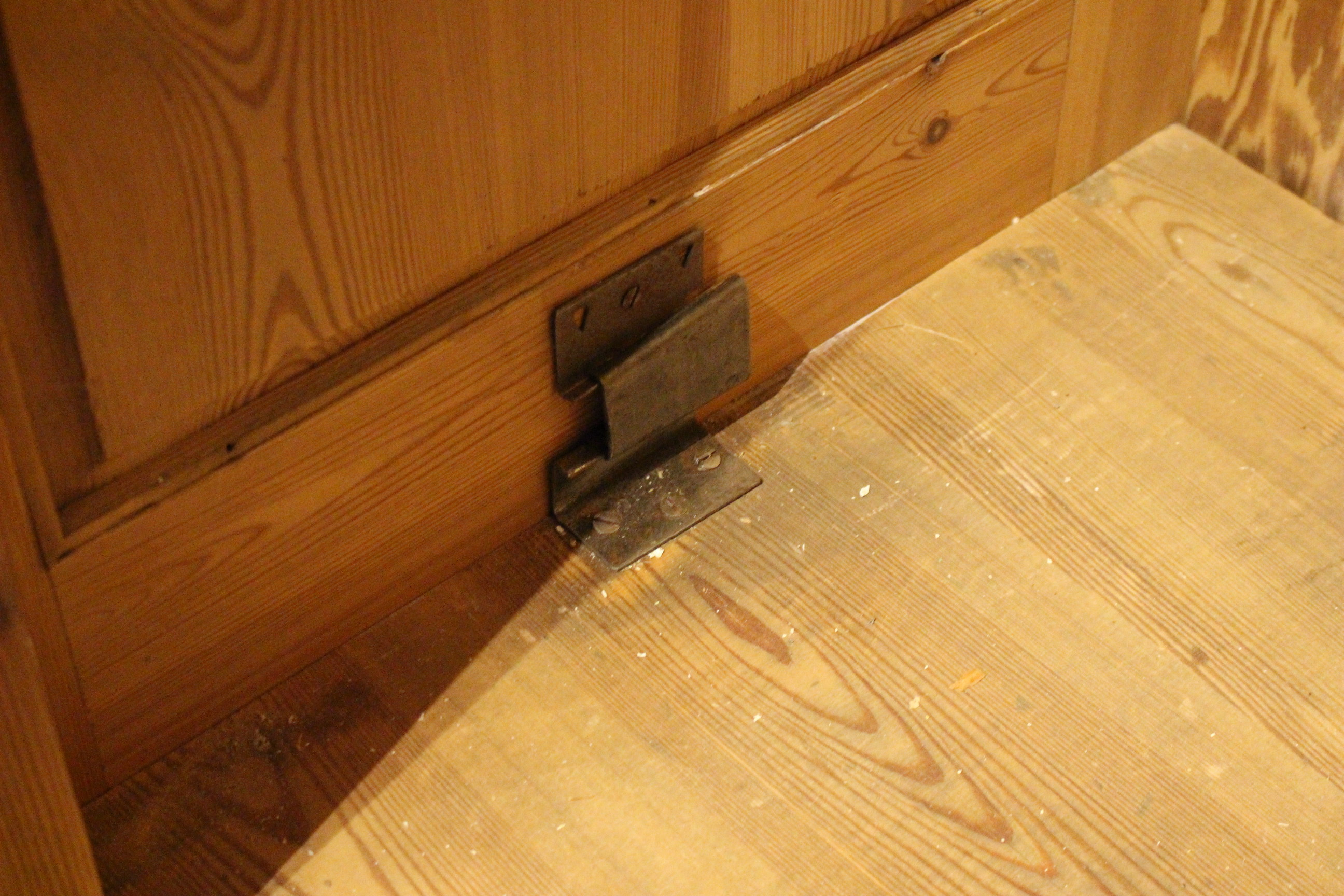 Kleiderschrank 20er Jahre Art Deco zerlegbar mit Spiegel (Art.-Nr. 03630)