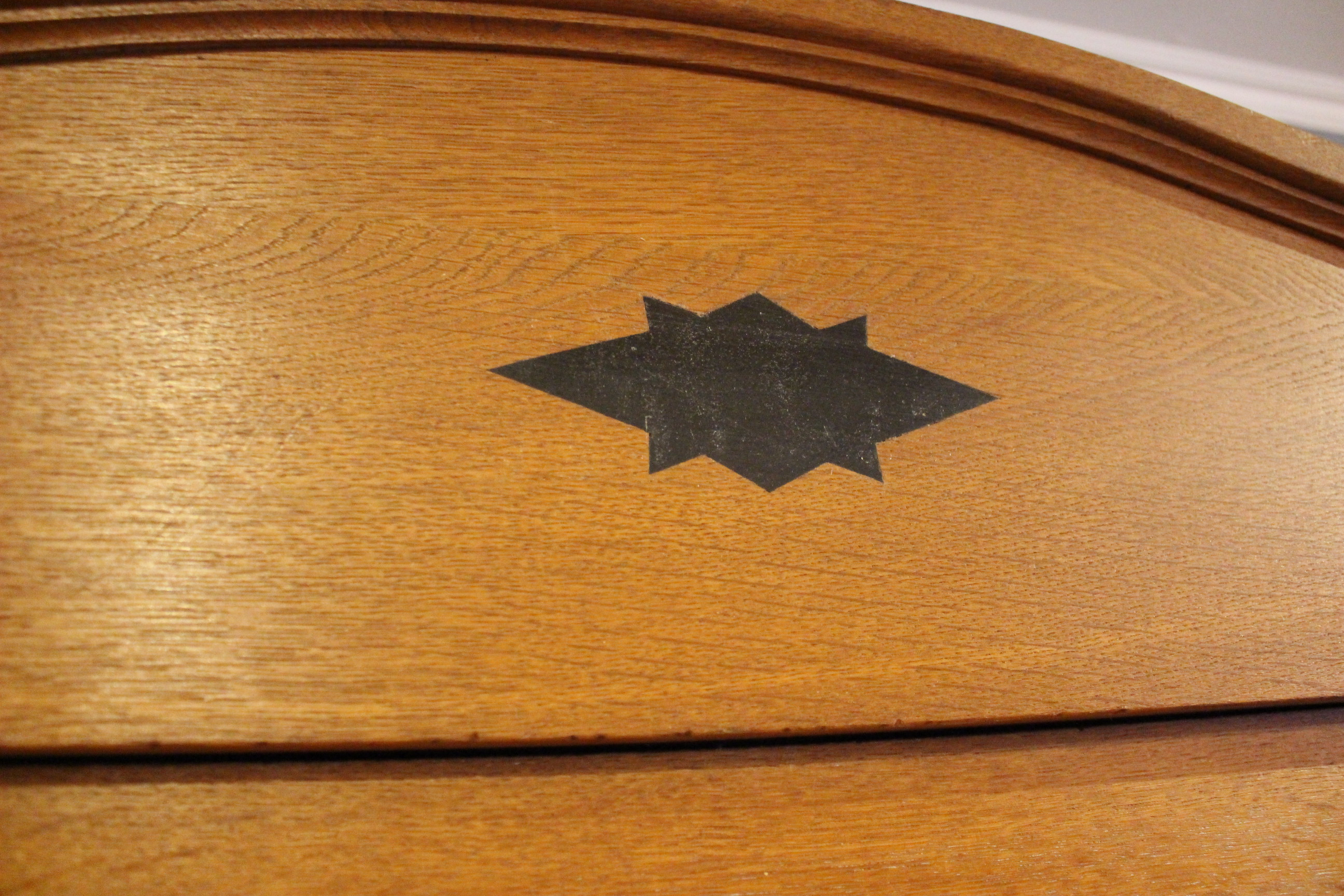 Kleiderschrank 20er Jahre Art Deco zerlegbar mit Spiegel (Art.-Nr. 03661)