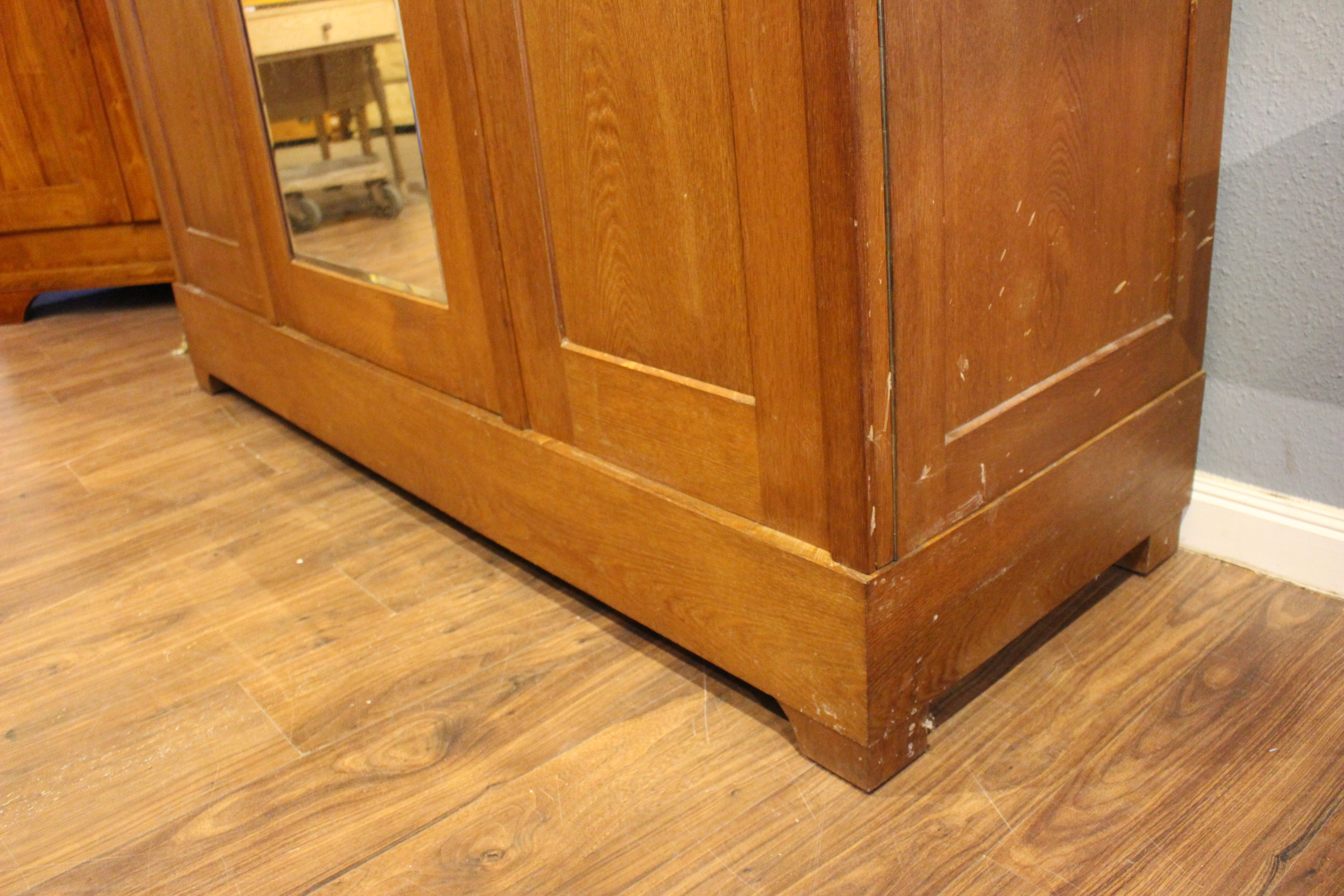 Kleiderschrank 20er Jahre Art Deco zerlegbar mit Spiegel (Art.-Nr. 03661)