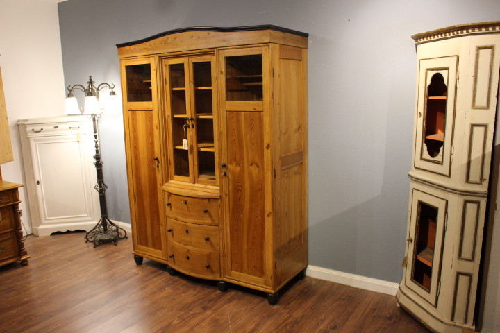 Kleiderschrank mit Kommodeneinsatz und Vitrinenteil, Art deco (Art.-Nr. 04272)