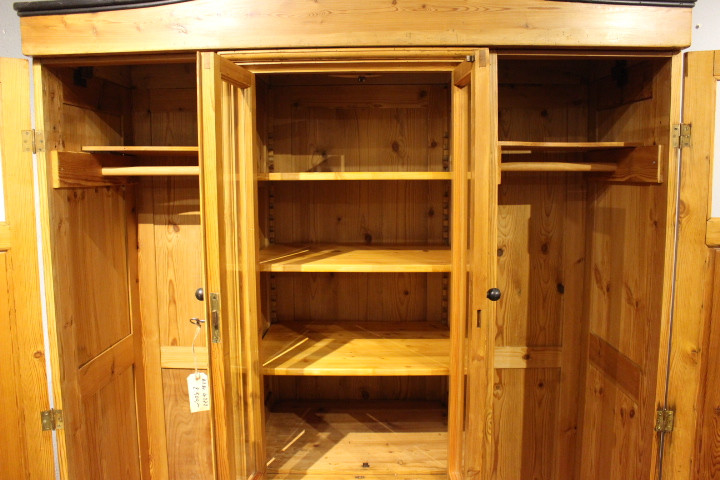 Kleiderschrank mit Kommodeneinsatz und Vitrinenteil, Art deco (Art.-Nr. 04272)