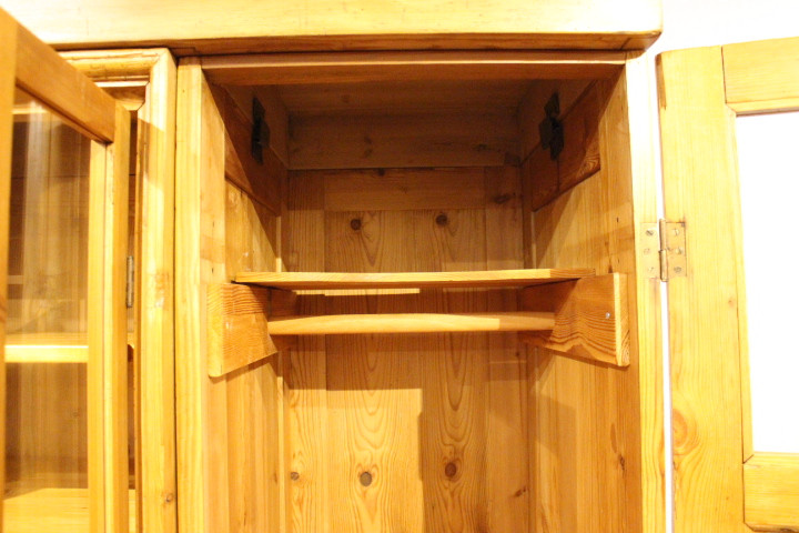Kleiderschrank mit Kommodeneinsatz und Vitrinenteil, Art deco (Art.-Nr. 04272)