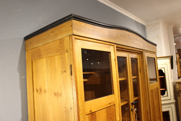 Kleiderschrank mit Kommodeneinsatz und Vitrinenteil, Art deco (Art.-Nr. 04272)