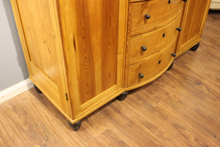 Kleiderschrank mit Kommodeneinsatz und Vitrinenteil, Art deco (Art.-Nr. 04272)