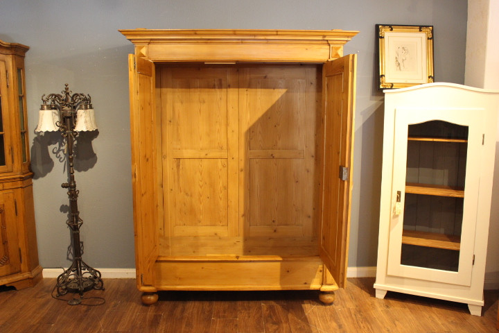 Kleiderschrank Wäscheschrank Dielenschrank (Art.-Nr. 03161)