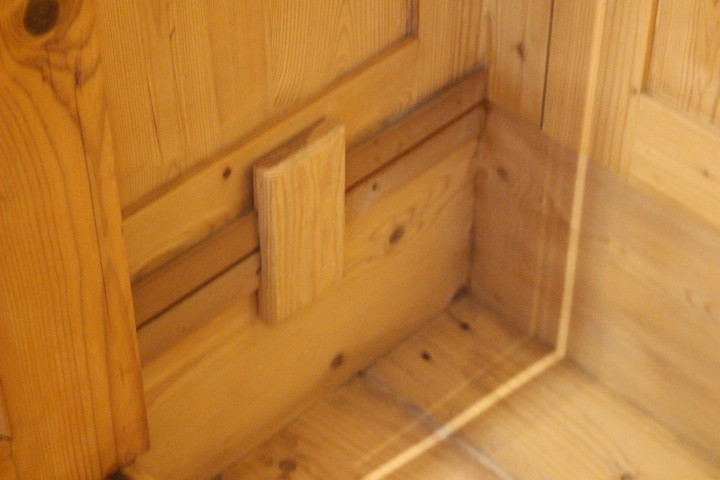 Kleiderschrank Wäscheschrank Dielenschrank (Art.-Nr. 03161)