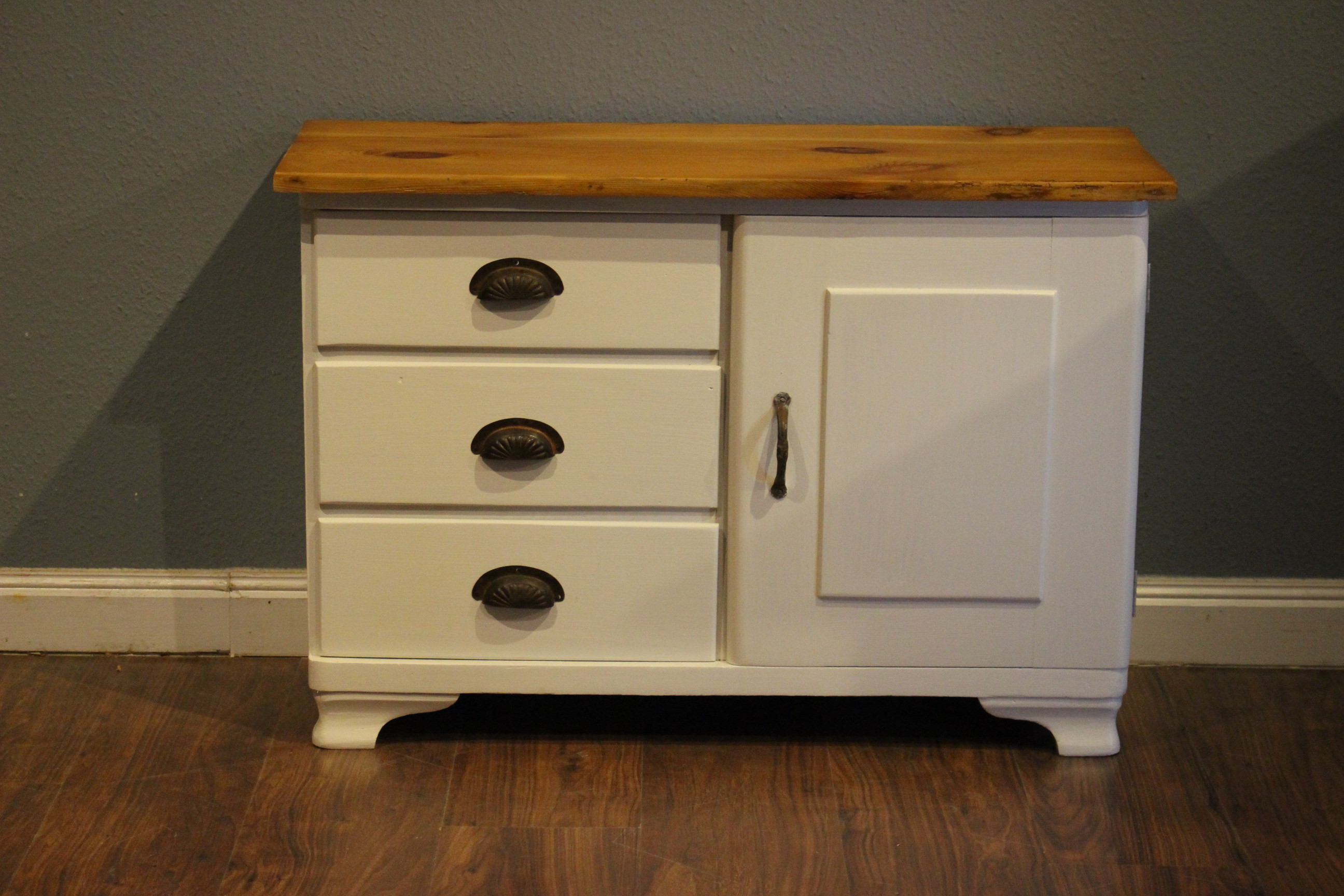 Kleine antike Schubladenkommode, Sideboard (Art.-Nr.: 03785)