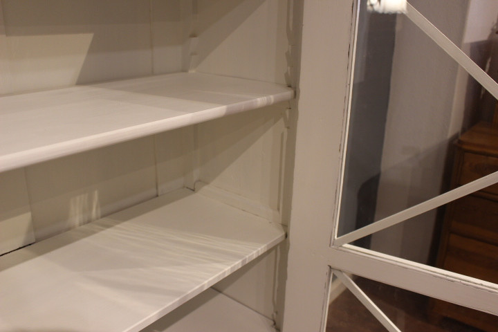 Kleine Vitrine, Bücherschrank, Geschirrschrank, weiß gestrichen (Art.-Nr. 04287)