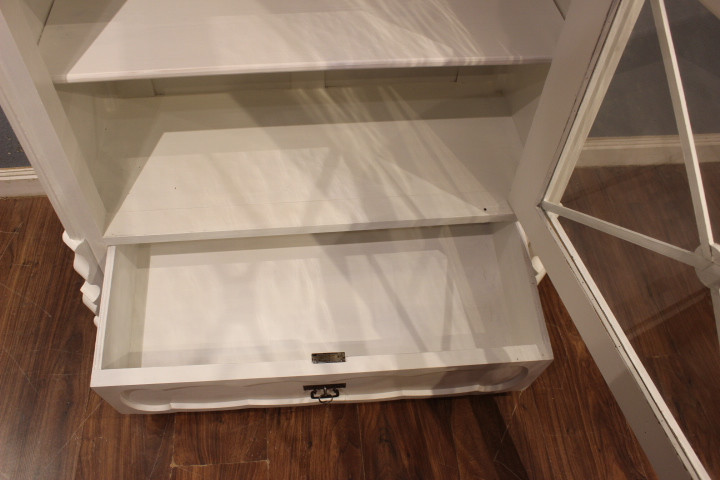 Kleine Vitrine, Bücherschrank, Geschirrschrank, weiß gestrichen (Art.-Nr. 04287)