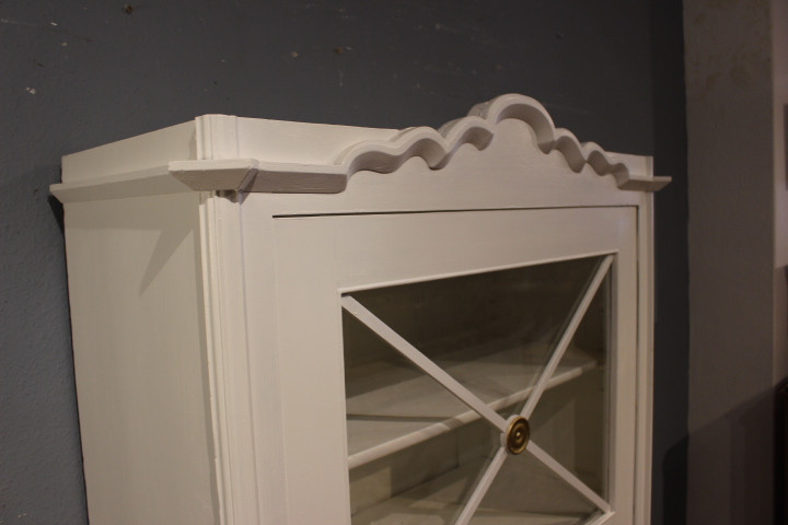 Kleine Vitrine, Bücherschrank, Geschirrschrank, weiß gestrichen (Art.-Nr. 04287)