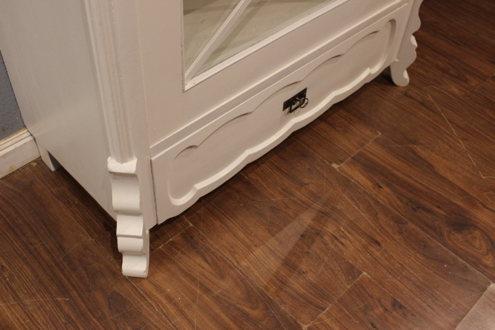 Kleine Vitrine, Bücherschrank, Geschirrschrank, weiß gestrichen (Art.-Nr. 04287)