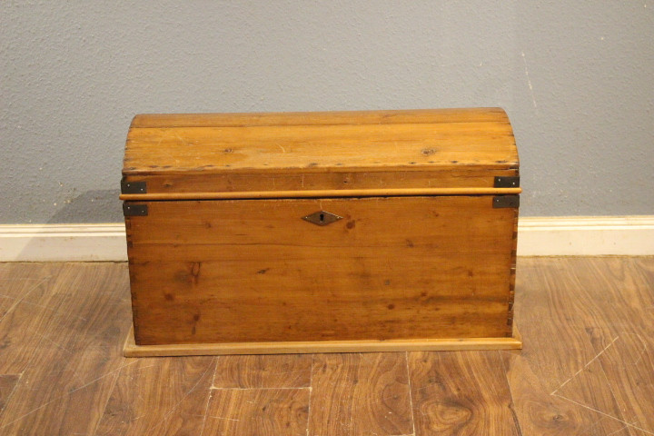 Anrichten Truhen und Sideboards