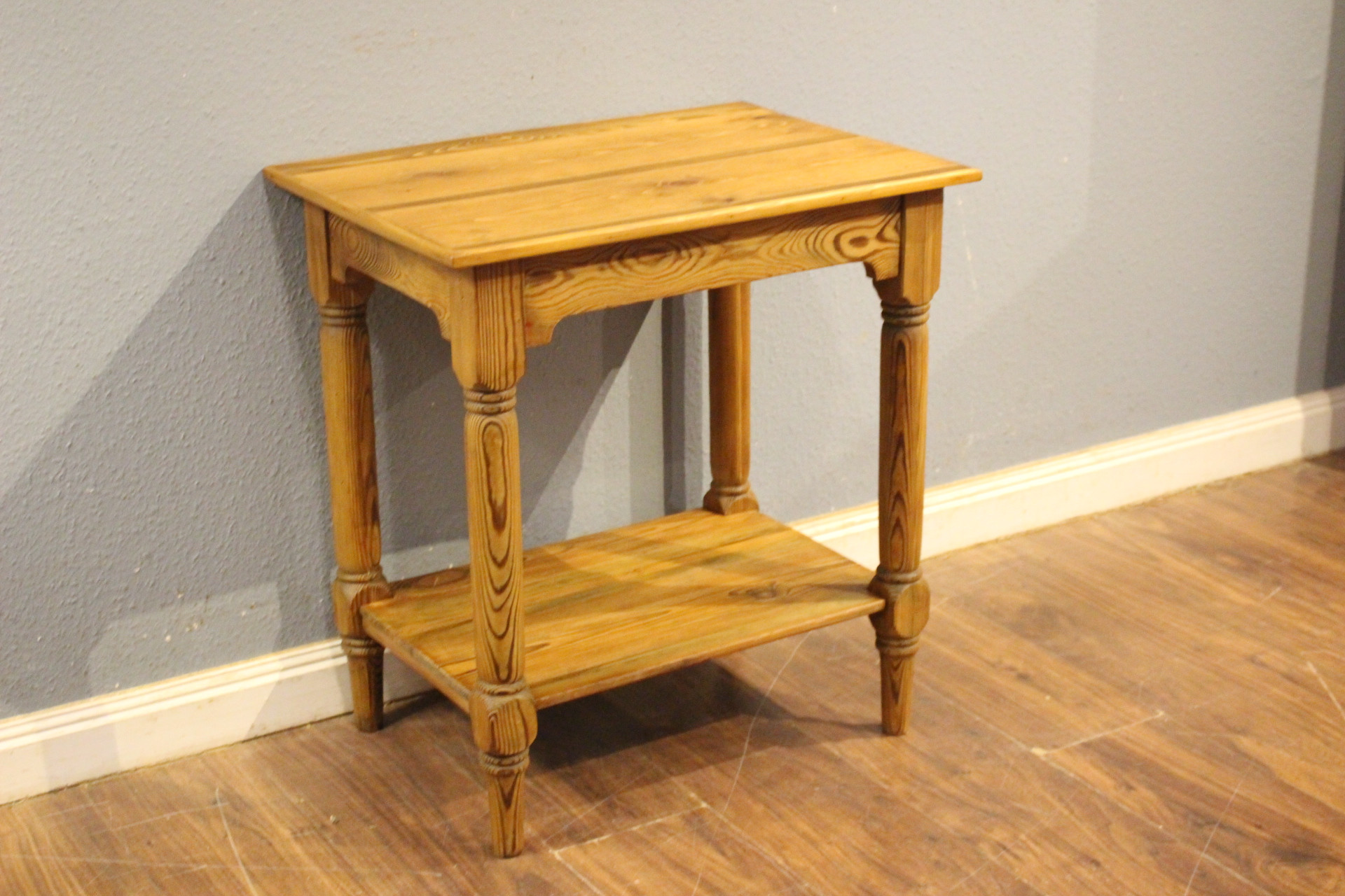 Küchentische  Esstische Gesindetische Beistelltische Lampentische