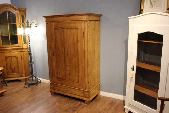Kleiner Dielenschrank, Jugengstil (Art.-Nr. 05182)