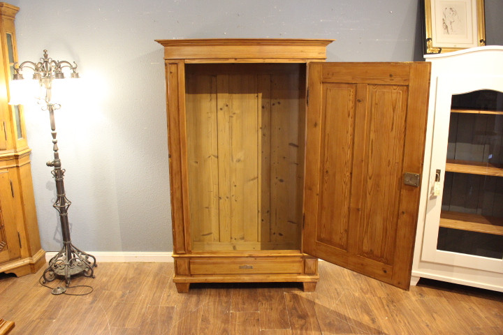 Kleiner Dielenschrank, Jugengstil (Art.-Nr. 05182)