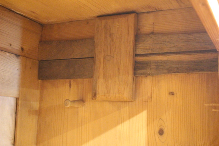 Kleiner Dielenschrank, Jugengstil (Art.-Nr. 05182)