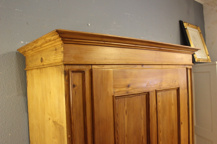 Kleiner Dielenschrank, Jugengstil (Art.-Nr. 05182)