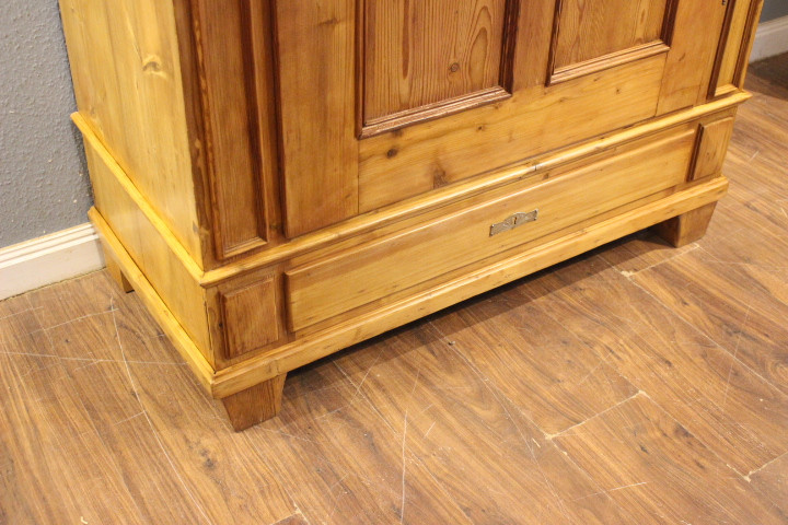 Kleiner Dielenschrank, Jugengstil (Art.-Nr. 05182)