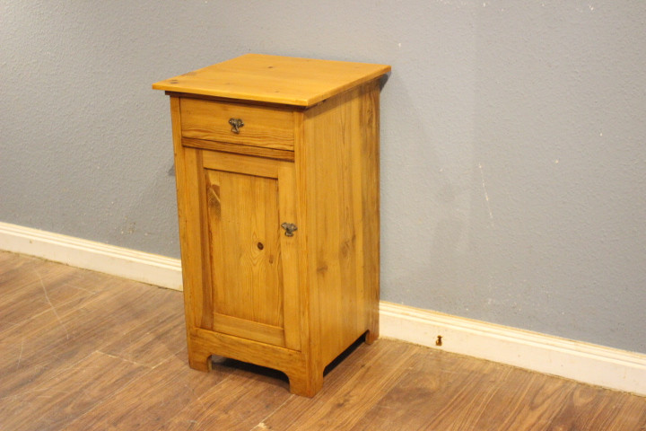 Kleiner Nachtschrank Kiefer antik (Art.-Nr. 03954)