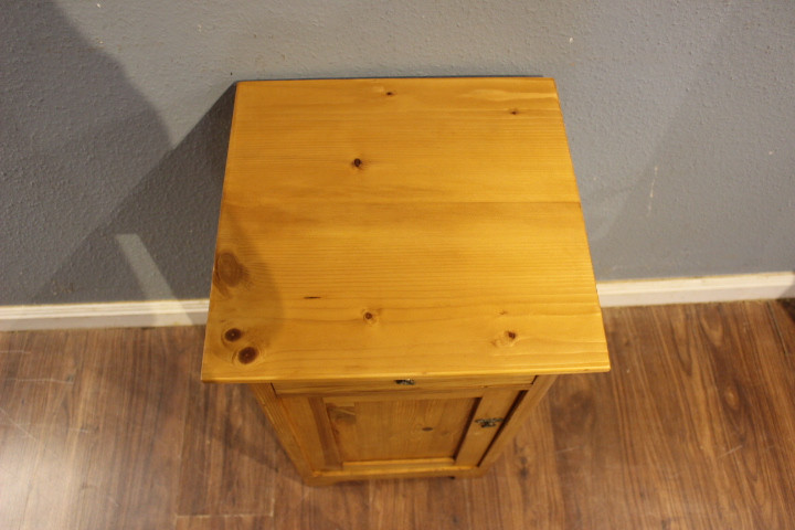 Kleiner Nachtschrank Kiefer antik (Art.-Nr. 03954)