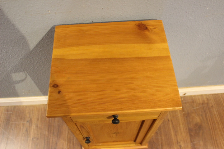 Kleiner Nachtschrank Kiefer antik (Art.-Nr. 05186)