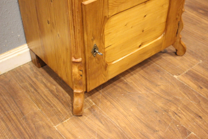 Kleines Waschkommödchen im Louis Philippe-Stil (Art.-Nr. 05106)