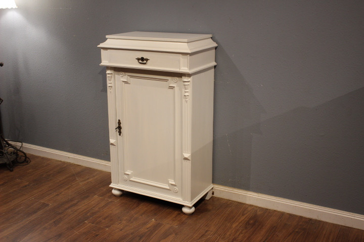 Kleines dänische Vertiko, weiß bemalt (Art.-Nr. 05111)