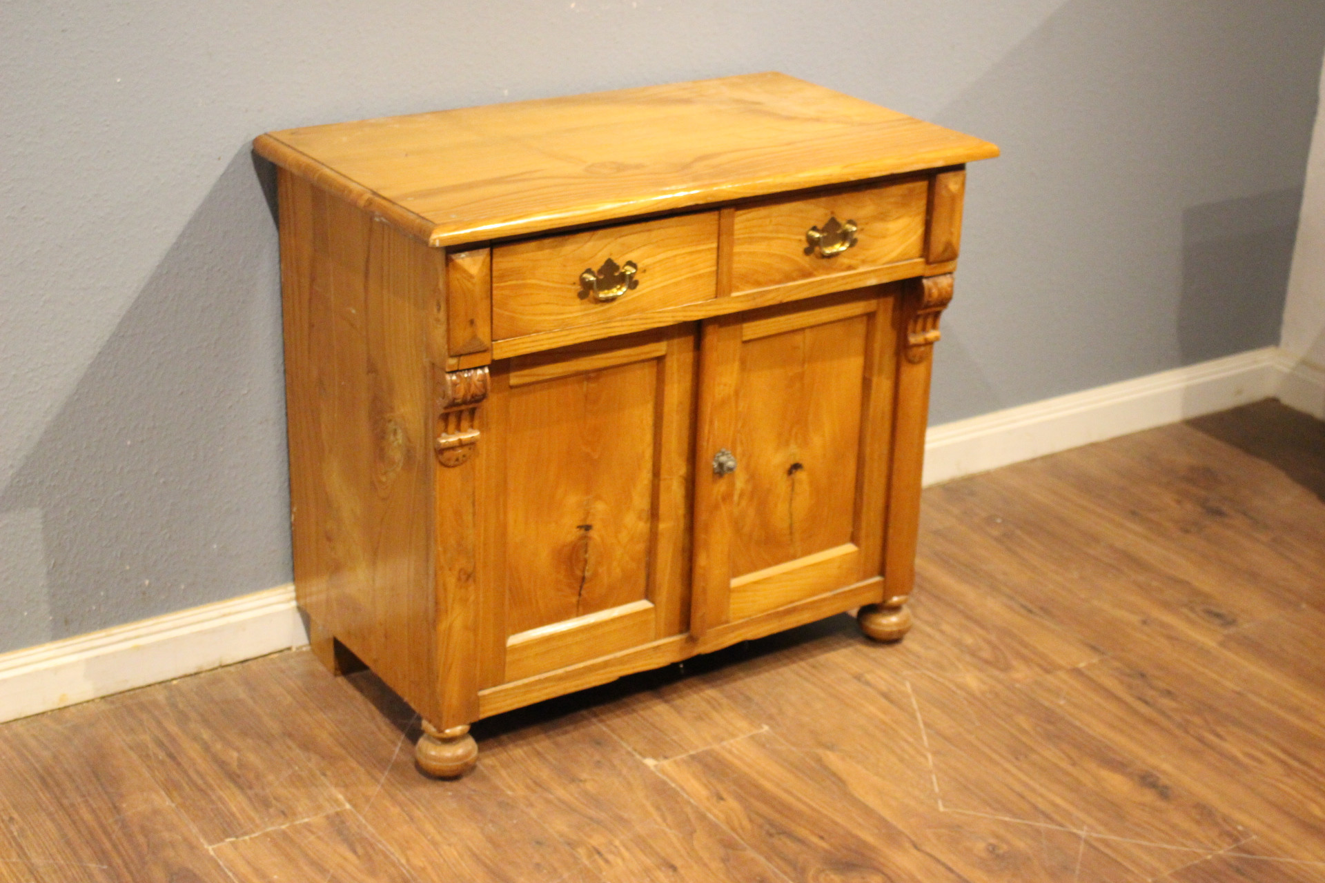  antike Kommoden Vertikos Waschkommoden Nachtschränke 