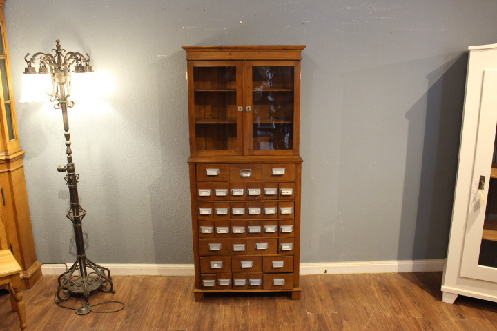 Magazinschränkchen, Sammlervitrine  (Art.-Nr. 05172)