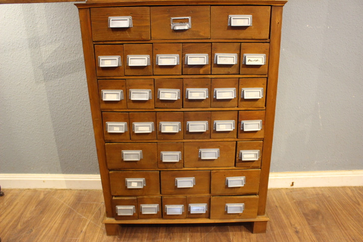 Magazinschränkchen, Sammlervitrine  (Art.-Nr. 05172)