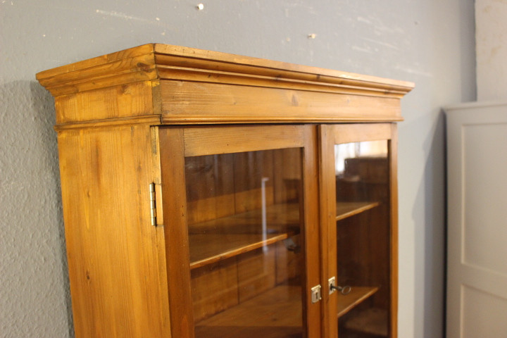 Magazinschränkchen, Sammlervitrine  (Art.-Nr. 05172)