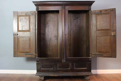 Barockschrank Eiche aus der Zeit um 1740 (Art.-Nr. 02605)