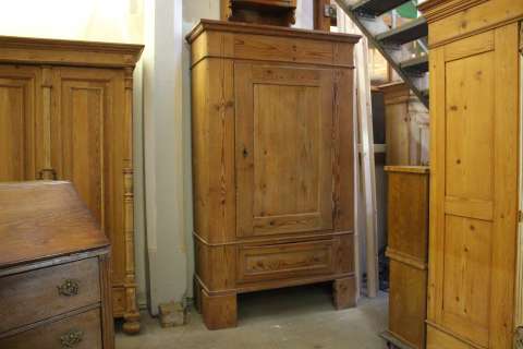 Biedermeier Schrank  eintürig im Stück (Art.-Nr. 02914)