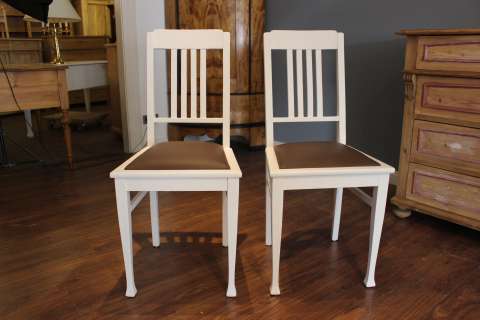 2 Jugendstil Stühle weiß gefasst, Sitzfläche erneuert (Art.-Nr.: 03004)
