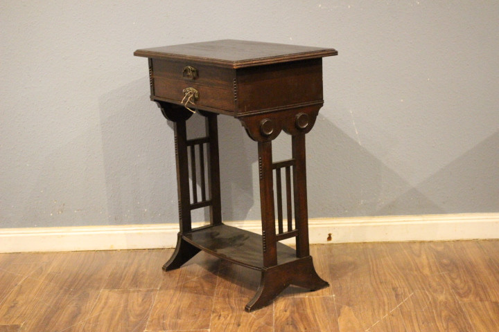 Nähtisch, Eiche, antik (Art.-Nr.: 05060)