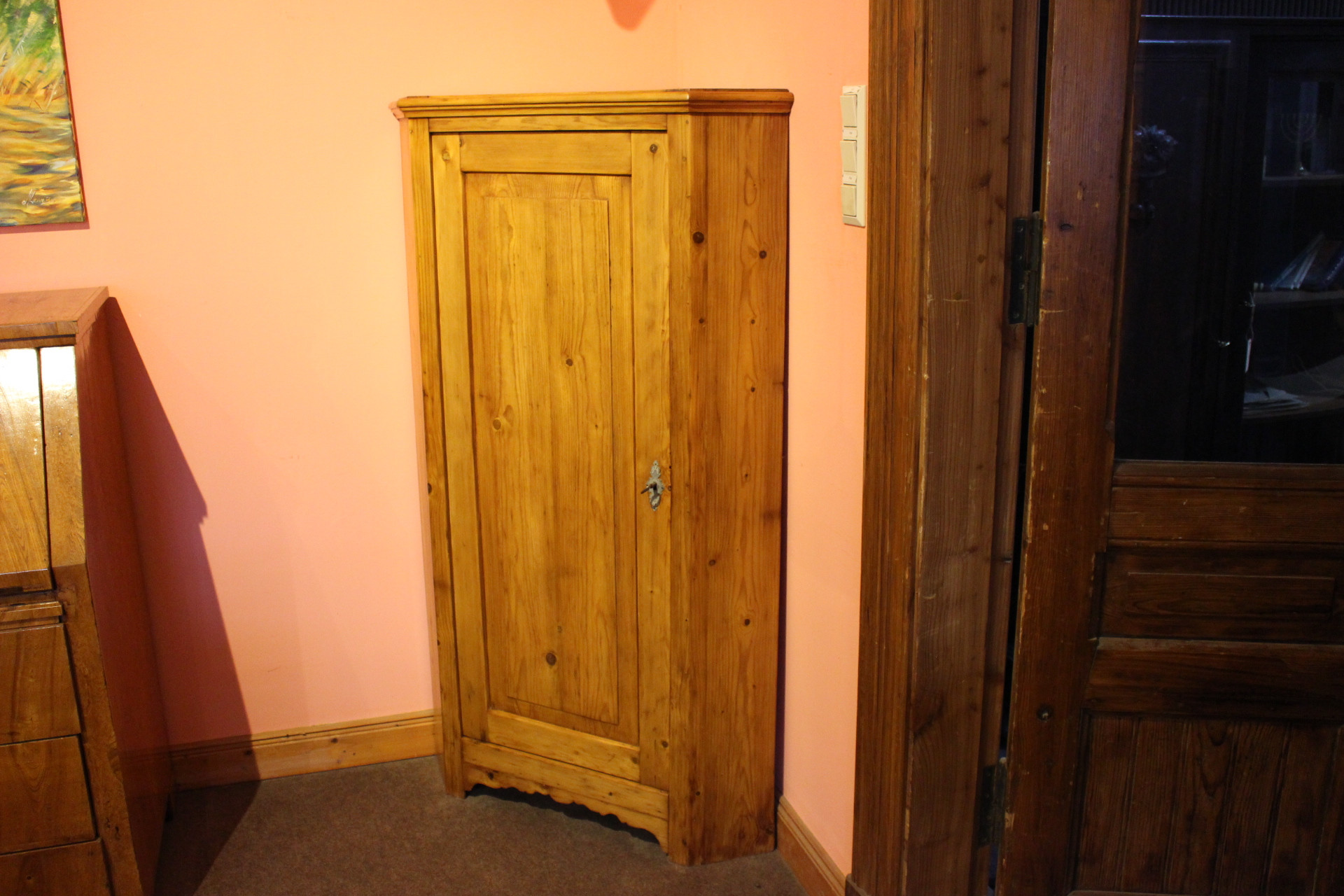 Schlichter Eckschrank um 1900 (Art.-Nr.: 03479)