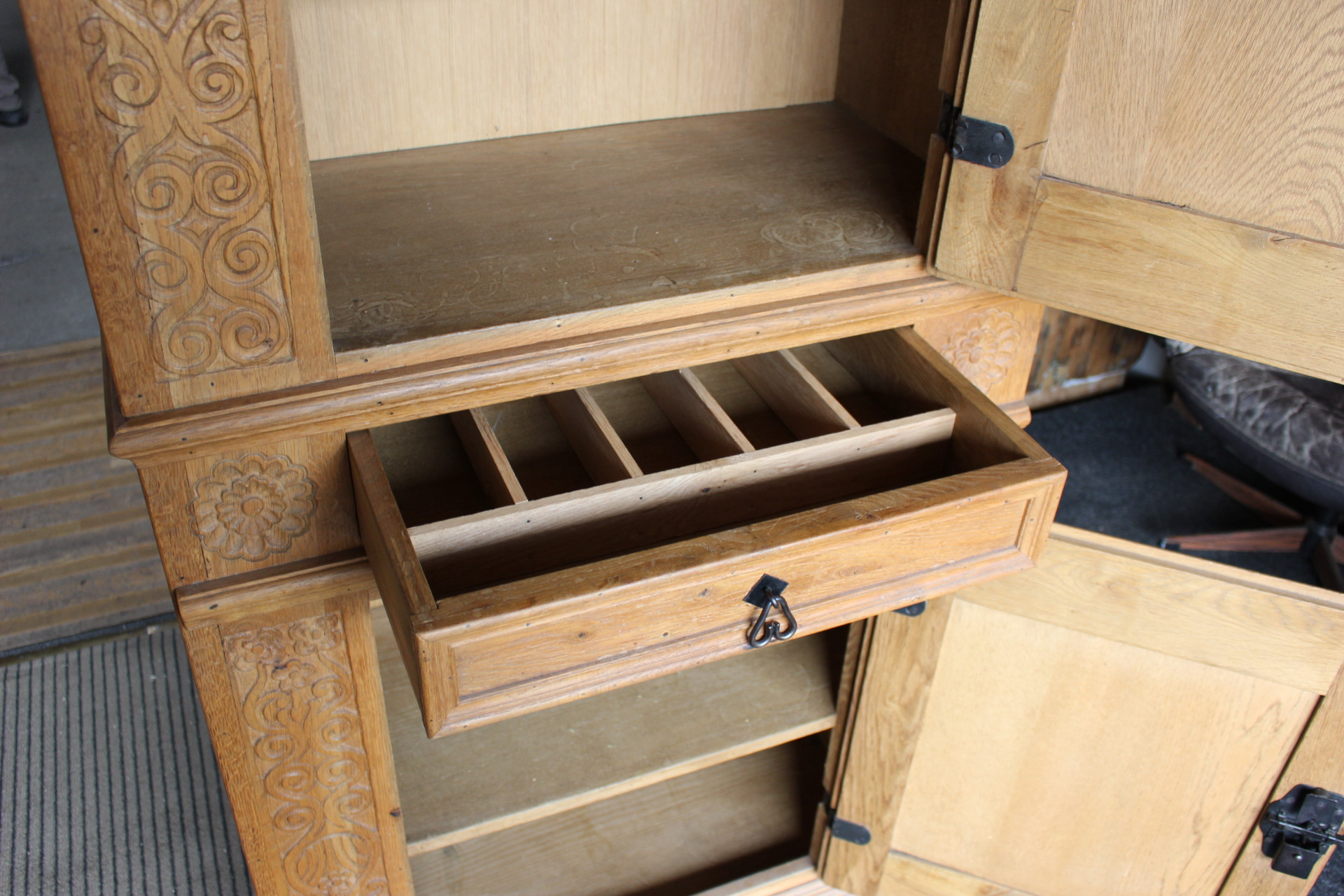 Schrank, Geschirrschrank Barock Reproduktion (Art.-Nr. 03487)