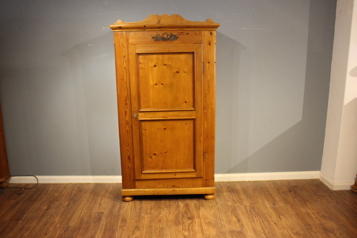 dekorativer Schrank eintürig, Spätbiedermeier (Art.-Nr.: 04979)