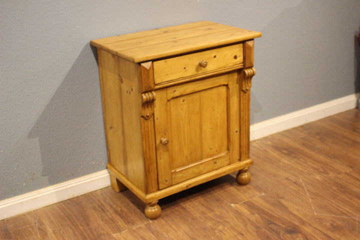 Schuhschrank, Unterschrank, Lampentisch aus der Gründerzeit (Art.-Nr. 05110)