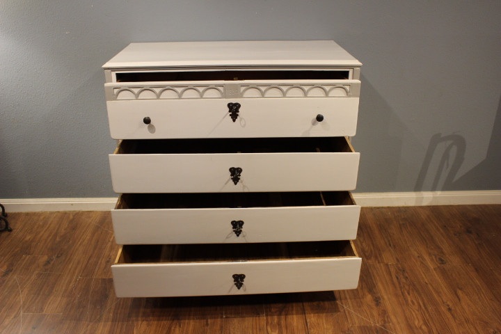 Schwedische Brandkommode seltenes Modell, gustavianischer Stil (Art.-Nr. 05081)