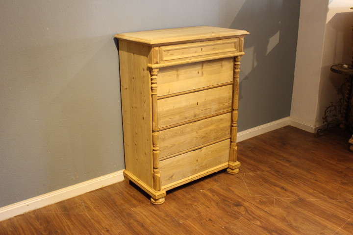 Schwedische Kommode, fünf Schubladen, Gründerzeit, nordische Kiefer. (Art.-Nr. 04343)