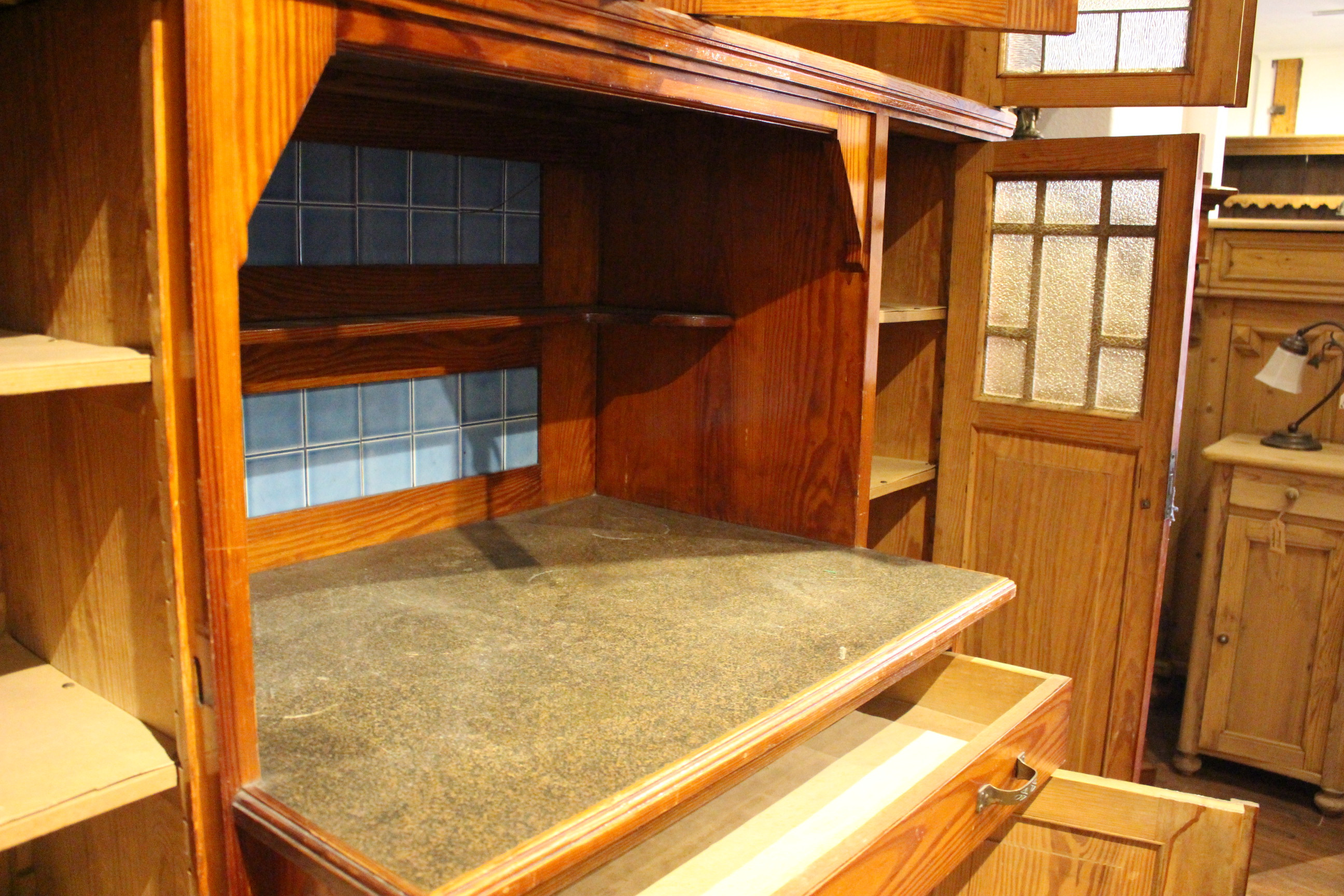 Schöner, großer, Küchenschrank, Küchenbuffet, Jugendstil (Art.-Nr. 03826)