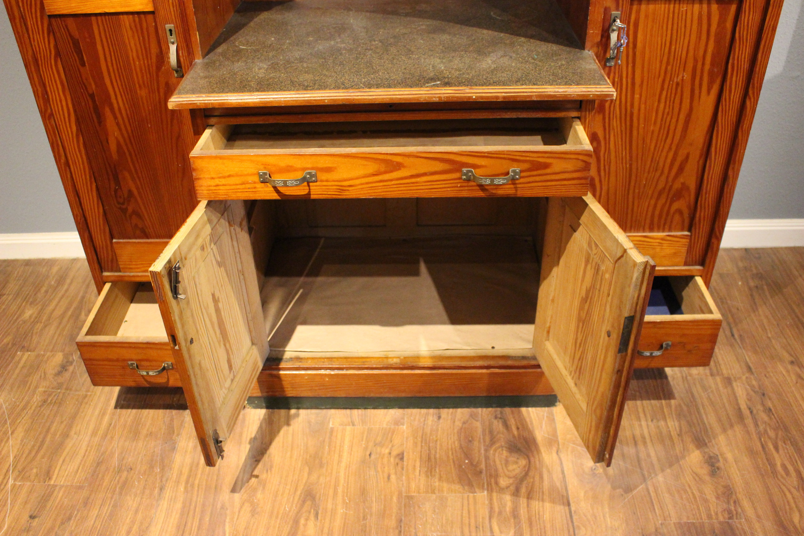 Schöner, großer, Küchenschrank, Küchenbuffet, Jugendstil (Art.-Nr. 03826)