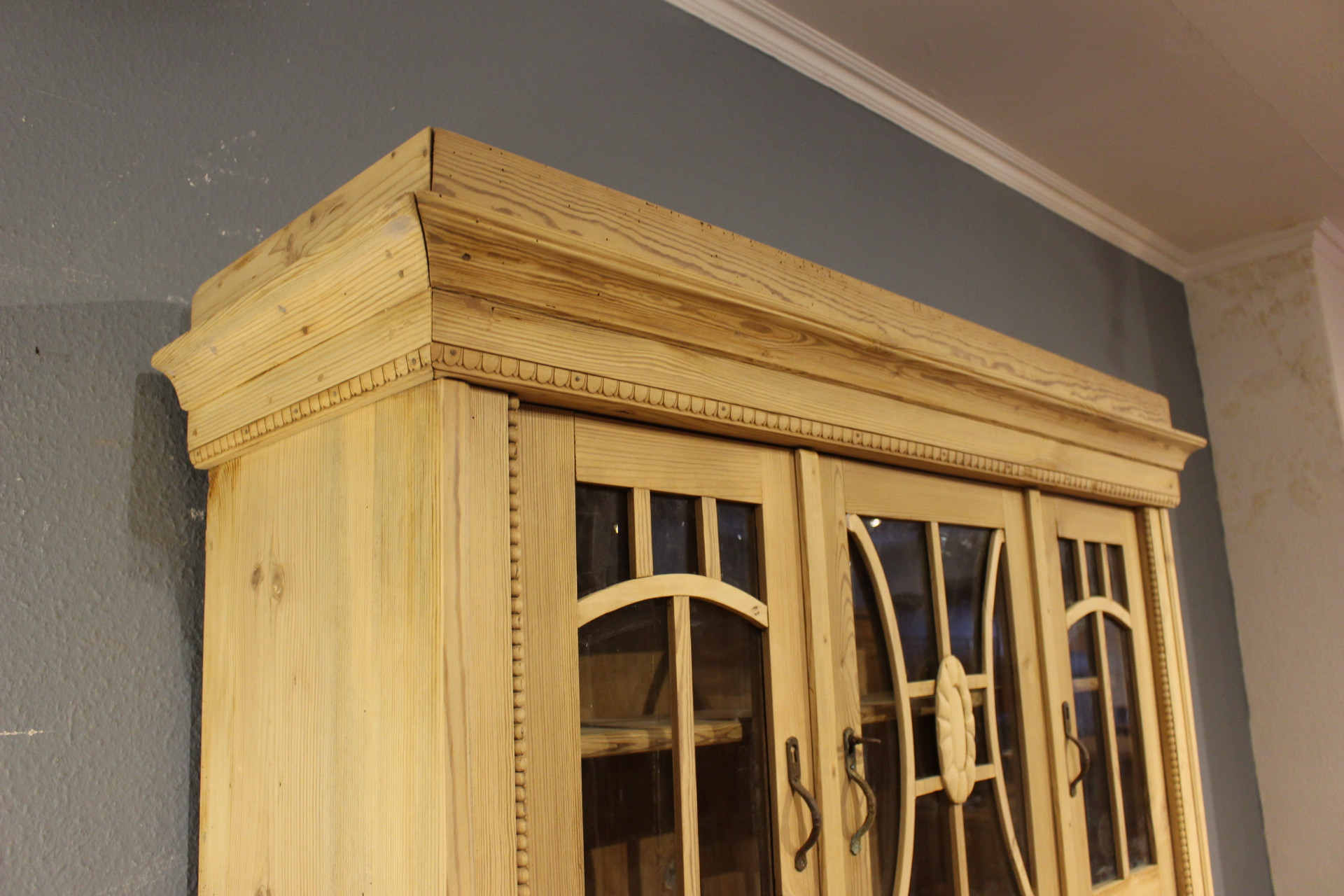 Schöner Küchenschrank, Küchenbuffet, art déco (Art.-Nr. 05133)