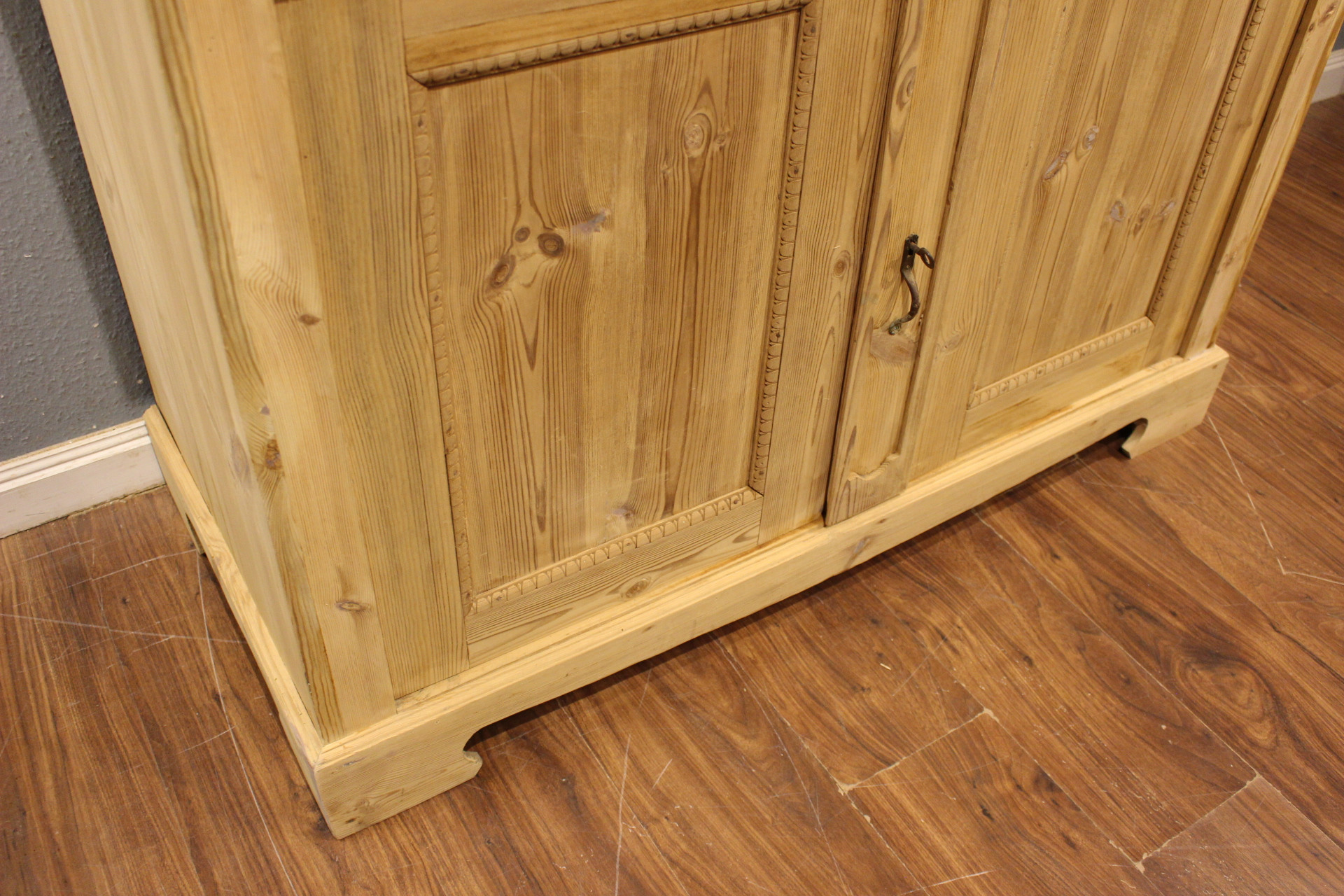 Schöner Küchenschrank, Küchenbuffet, art déco (Art.-Nr. 05133)