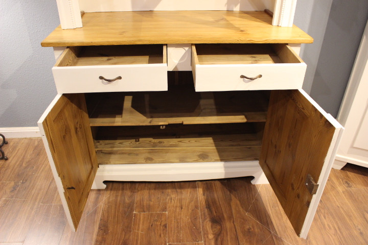 Schöner Küchenschrank, weiß gestrichen, Art déco (Art.-Nr. 05133)