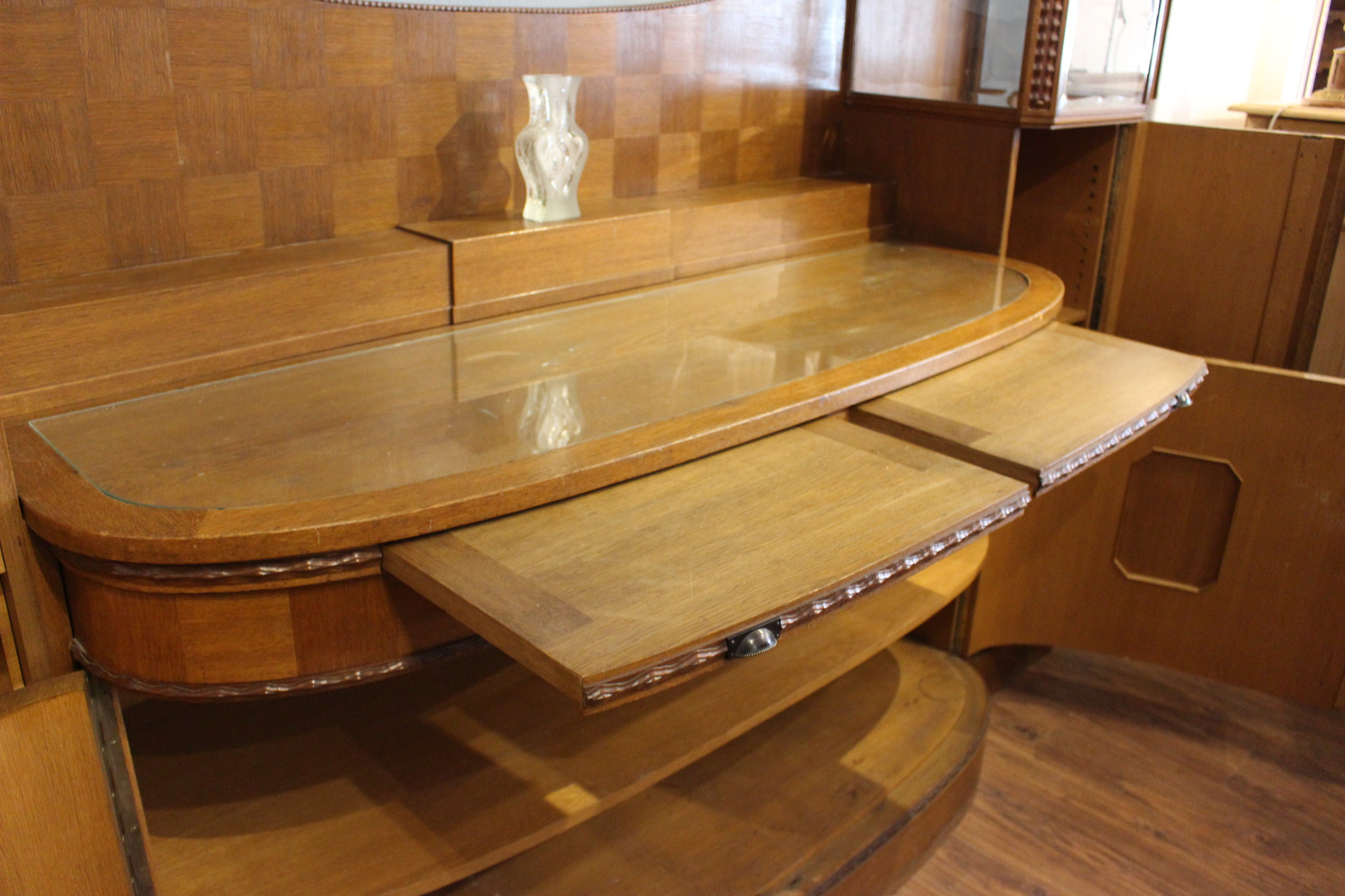 Schönes großes Turmbuffet mit Seitenschränken,  Art déco (Art.-Nr. 04036)
