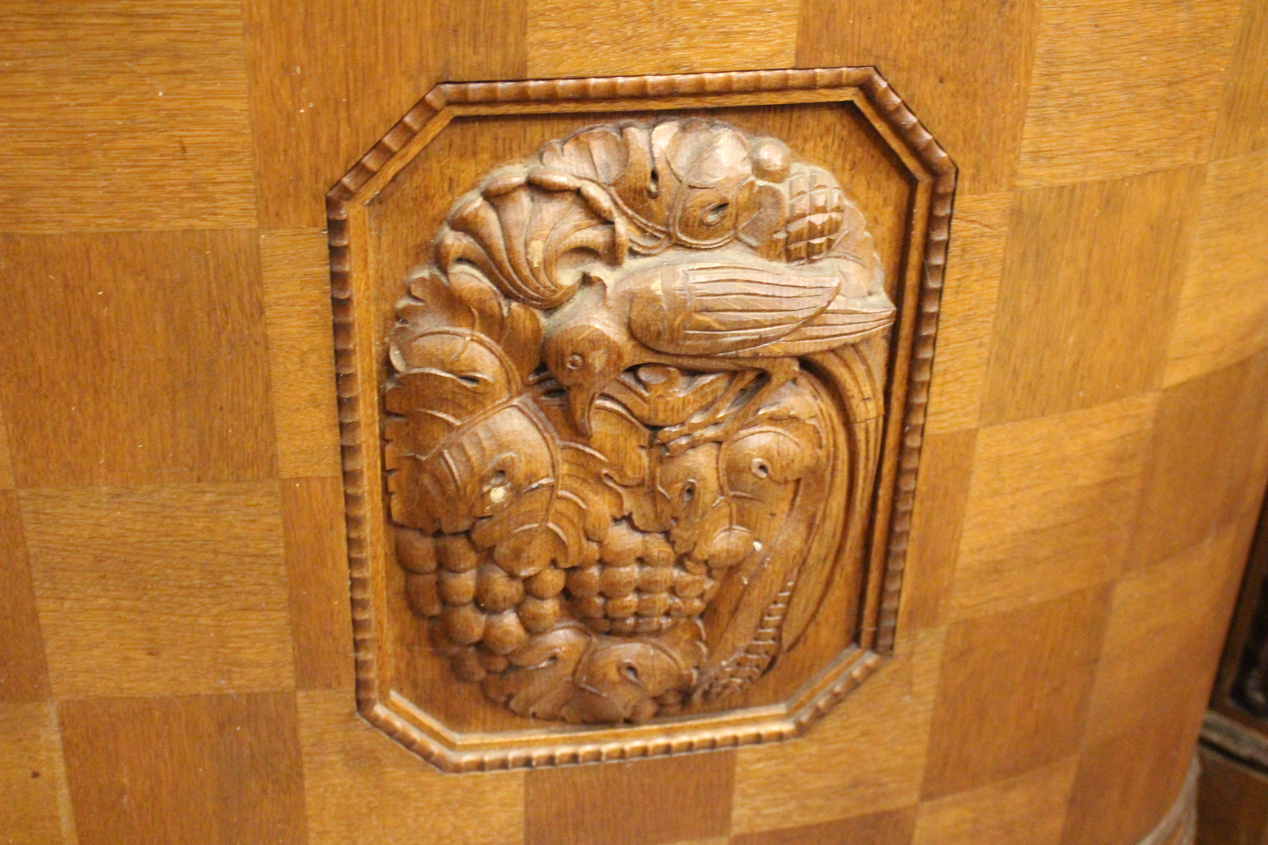 Schönes großes Turmbuffet mit Seitenschränken,  Art déco (Art.-Nr. 04036)