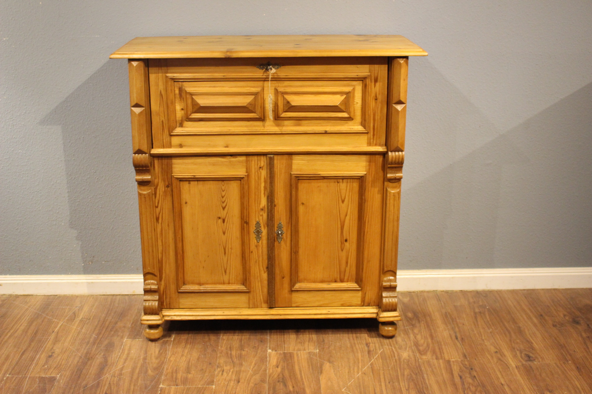 Schreibmöbel Sekretäre Schreibtische und Stehpulte